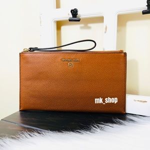 Michael Kors Jet Set Charm Large Zip Clutch Wristlet
